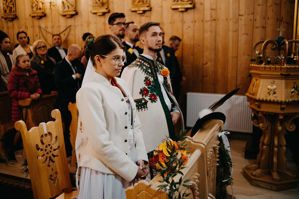 góralski ślub w kościele w Witowie